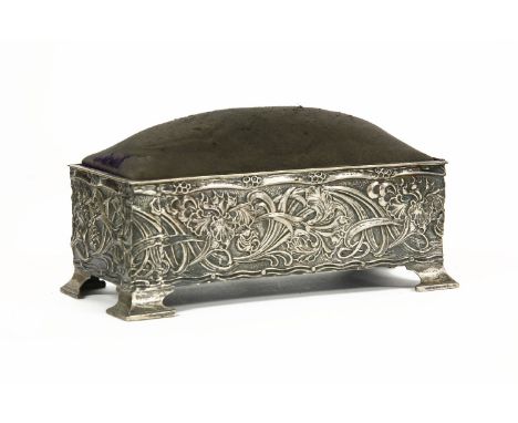 An Art Nouveau silver trinket box, marks for Birminghamsplits to side17.5cm wide8.5cm high8cm deep