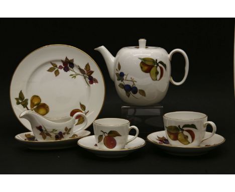 A quantity of Royal Worcester 'Evesham' pattern dinner wares