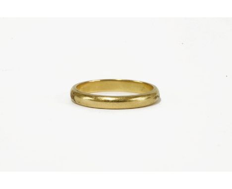 A 22ct gold wedding ring, size O3.90g