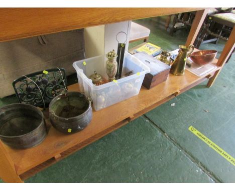 SELECTION OF METAL WARE, INCLUDING CAST METAL BOOK STAND, BRASS JUG, COPPER PLANTER, SILVER JUBILEE TRIVET, TOGETHER WITH A M