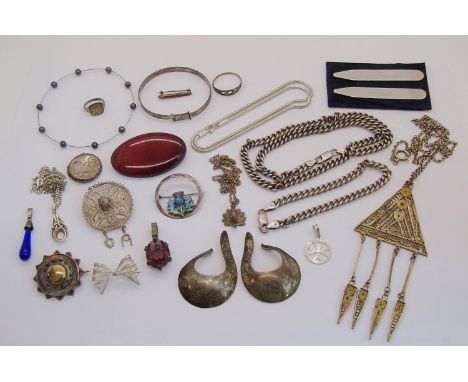 Collection of silver and white metal jewellery to include a pair of collar stiffeners with fitted pouch, maker Philip Kydd, B