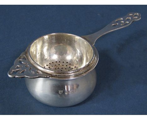 A silver tea strainer on stand, Birmingham 1937, by Barker Brothers, 2.5oz 