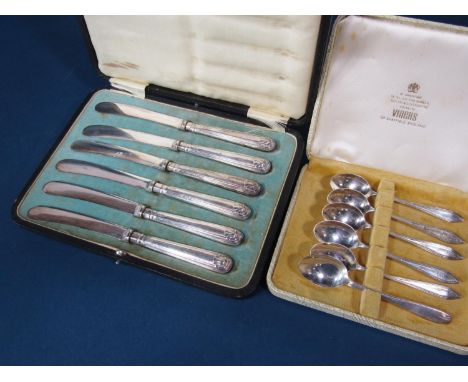 A cased set of silver handled butter knives and a cased set of five matching teaspoons and one other (12) 
