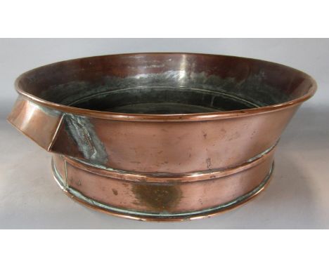 A Georgian copper basin with handles,36cm diam. 