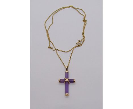 14ct lavender jade cross pendant hung on a 9ct fine link chain necklace, 4.6g 