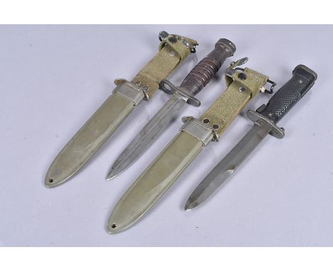 A US M4 bayonet, complete with an M8A1 scabbard, together with an M5A1 bayonet with M8A1 scabbard (4) 