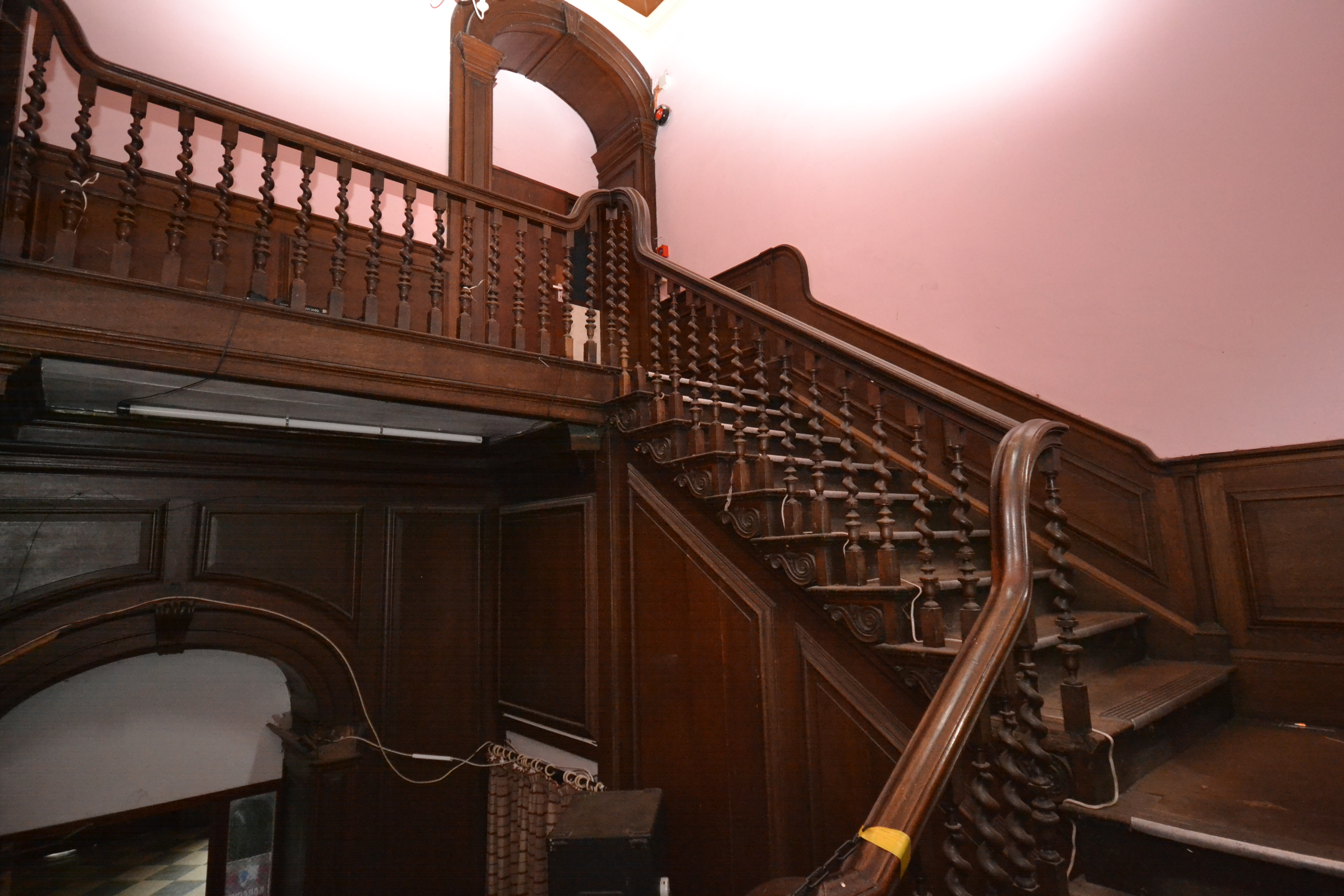 Hales Hall & Coach House, Oakamoor Road, Cheadle, Staffordshire, ST10 4QR A very special opportu