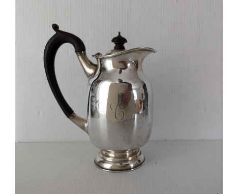 A late Victorian silver hot water lidded jug, wood handles, hallmarked for William Hutton &amp; Sons Ltd., 17 cm H, Birmingha