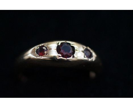 9ct Gold ring set with 3 garnets Size S