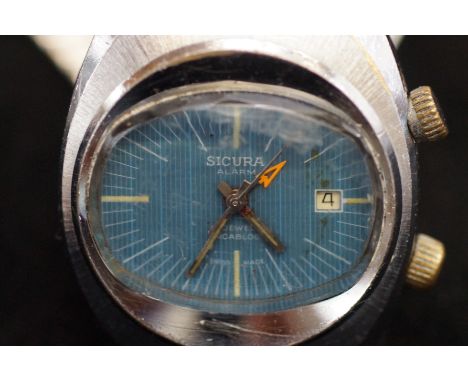 Sicura (Breitling) Alarm vintage wristwatch with date app at 4 o clock, glass has significant scratches, case has age related