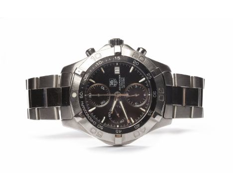 GENTLEMAN'S TAG HEUER AQUARACER AUTOMATIC 300 METERS STAINLESS STEEL WRIST WATCHthe round black dial with applied stainless s