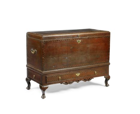 A GEORGE III OAK MULE CHEST with caddy top, boxwood and ebony herringbone inlaid banding, single long drawer beneath with bra