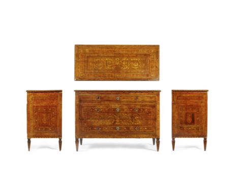 AN 18TH CENTURY ITALIAN MARQUETRY WALNUT COMMODE consisting of three long drawers, two sans traverse, the top sides and front