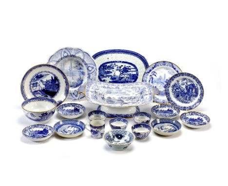 A GROUP OF VARIOUS BLUE AND WHITE PORCELAIN TEA AND OTHER WARES to include a Chinese Qianlong blue and white pierced oval str