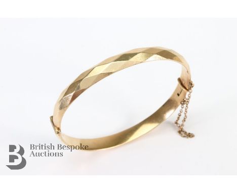9ct gold bangle, with metal core, approx 20.1 gms.&nbsp;