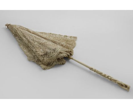 A LATE VICTORIAN / EDWARDIAN GOLD-PLATED MOUNTED PARASOL with a lace &amp; silk covering, a carved ivory handle and a floatin