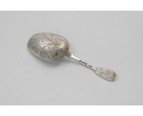 A LATE 19TH CENTURY RUSSIAN FIDDLE PATTERN CADDY SPOON OR SCOOP with engraved foliage on the stem and back of the bowl, by St