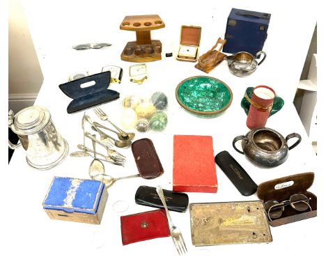 Box of vintage miscellaneous items to include brownie camera, marble eggs, Malachite dishes etc 