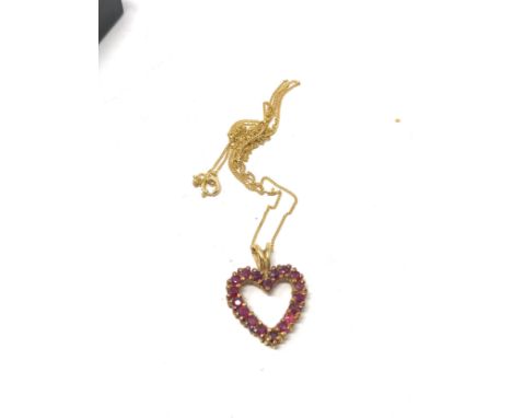14ct gold ruby set heart pendant necklace (2.7g)