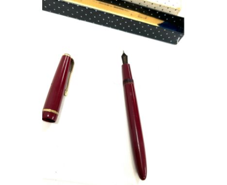 Vintage boxed parker fountain pen with 14ct gold nib