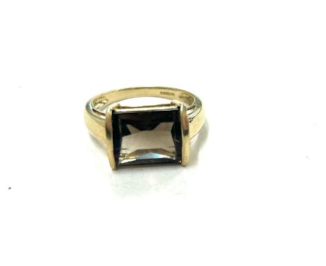 Ladies 9ct gold smokey quartz dress ring, weight approximately 4.6 grams, ring size R