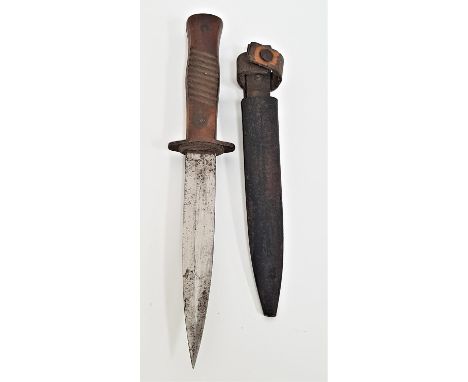 GERMAN WWII TRENCH KNIFEwith a 15cm blade marked Gottliels Hammesfahr Solingen Foche, with a shaped slab grip and metal scabb
