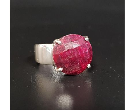 RUBY SET SINGLE STONE RING the checkerboard faceted cabochon ruby on silver shank, ring size Q-R 