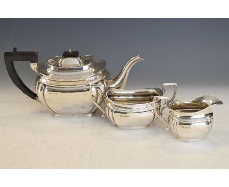 George VI silver three piece tea service, Sheffield 1939/40, 37ozt approx gross   Condition: 