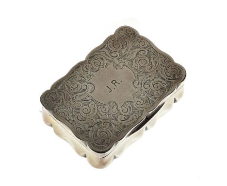 Victorian/Edward VII silver table snuff box of wavy edge design with foliate scroll decoration to the hinged cover, Birmingha