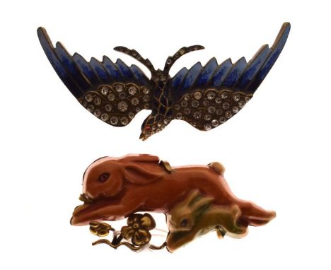 French Art Deco ceramic brooch formed as two rabbits, the gilt metal backing stamped 'Paris', together with an early 20th Cen