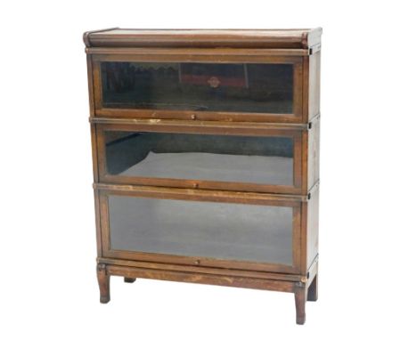 An early 20thC Globe Wernicke oak stacking bookcase, of three sections with glazed doors, 110cm high, 86cm wide, 30cm deep. 