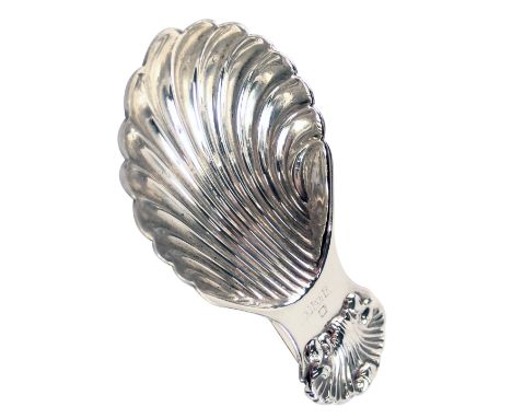 A Queen Elizabeth II silver caddy spoon, with shell bowl and shell thumb piece, Birmingham 1972, 0.71oz.  