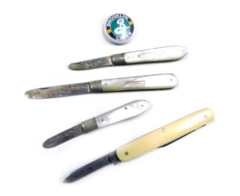 An Edward VII silver fruit knife, with mother of pearl handle, Sheffield 1901, two further examples, and a penknife with ivor