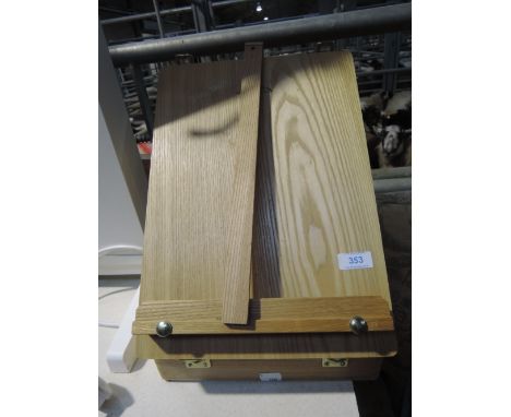 An artists box/mini easel