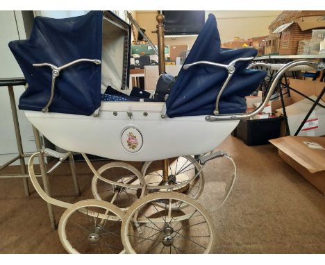 Vintage Silver Cross pram with double pull up hood