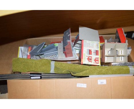 Large box containing Hornby and other 00 gauge railway items ot include Hornby 'Flying Scotsman', Bachmann 'Crab' LMS, Hogwar