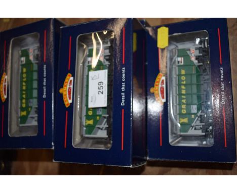 Bachmann Branch Line five 35 tonne bulk grain wagons, Grainflow edition, boxed