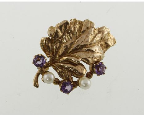 A 9ct H/M amethyst & cultured pearl set brooch, approx weight 5.2gms