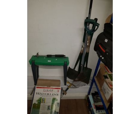 A BUNDLE OF ASSORTED GARDEN TOOLS AND A CARVER WATERLINE HOSE AND OTHERS