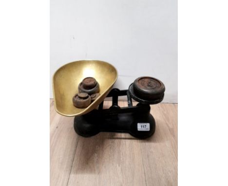 A VINTAGE SALTER BLACK CAST METAL KITCHEN BALANCE SCALES WITH BRASS PAN AND WEIGHTS