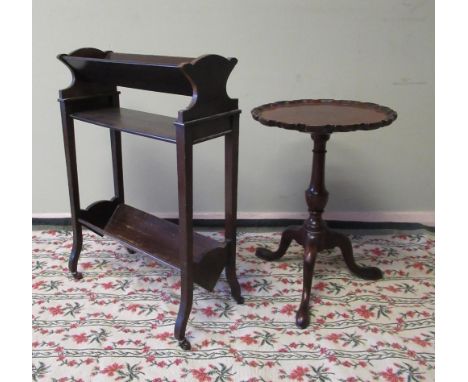 George III style mahogany tripod wine table, circular pie crust top on vase turned column supports and three outsplayed cabri