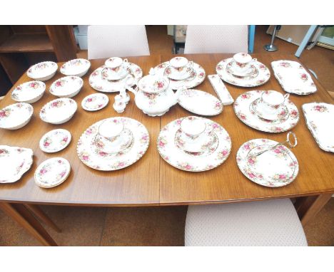 Royal Albert old country rose tea service 42 pieces (All first quality)