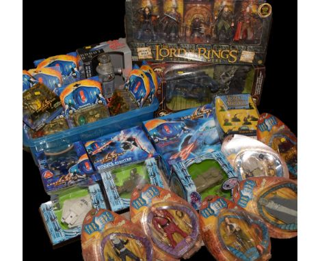 Collectors' figurines and models relating to the movies Lost in Space, Aliens, Lord of the Rings and Farscape, all in boxes.