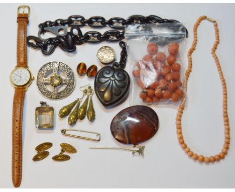 Collection of decorative jewellery to include a Celtic silver brooch by Hamish Dawson Bowman, small string of coral beads, je