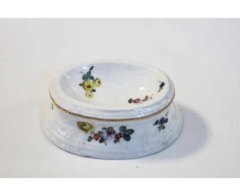 Gewürzschälchen, Meissen, Schwertermarke, 18. Jh., Osier, bunte Blumen, Goldrand, oval, 4 x 10.8 x 7.5 cm, Stand gering besto