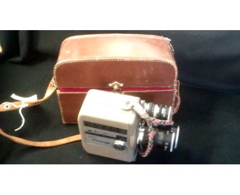 Movie Camera 8m-Halma 8 in original leather box with instructions