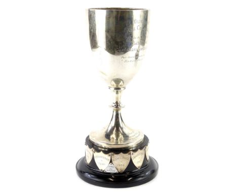 A George V silver goblet shaped trophy, engraved The Oldershaw Perpetual Challenge Cup, open to members of the Lincolnshire G