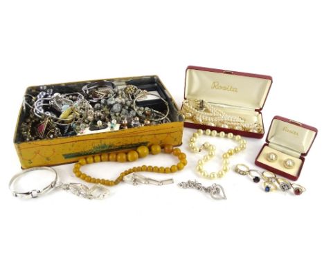 A quantity of costume jewellery and effects, to include Bakelite amber type necklace, silver and silver plated jewellery, top