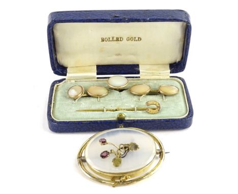 A small selection of jewellery, to include a Victorian brooch, mother of pearl cufflinks, and a yellow metal horse shoe stick