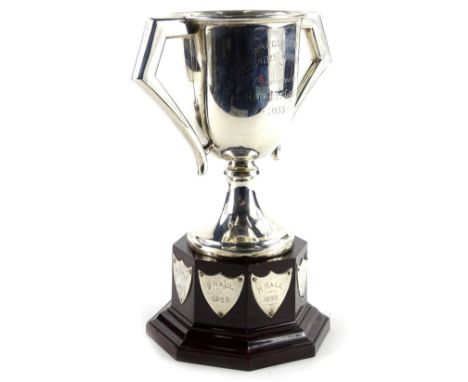 A George V silver two handled trophy, engraved Lincolnshire Gardeners Association presented by Herbert Green 1933, applied to